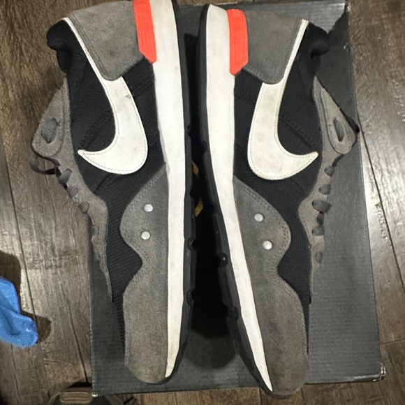 Nike Venture Runner “Iron Grey Crimson” - Picture 6 of 7